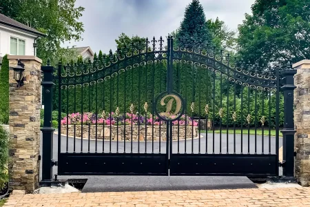 Custom-Gate